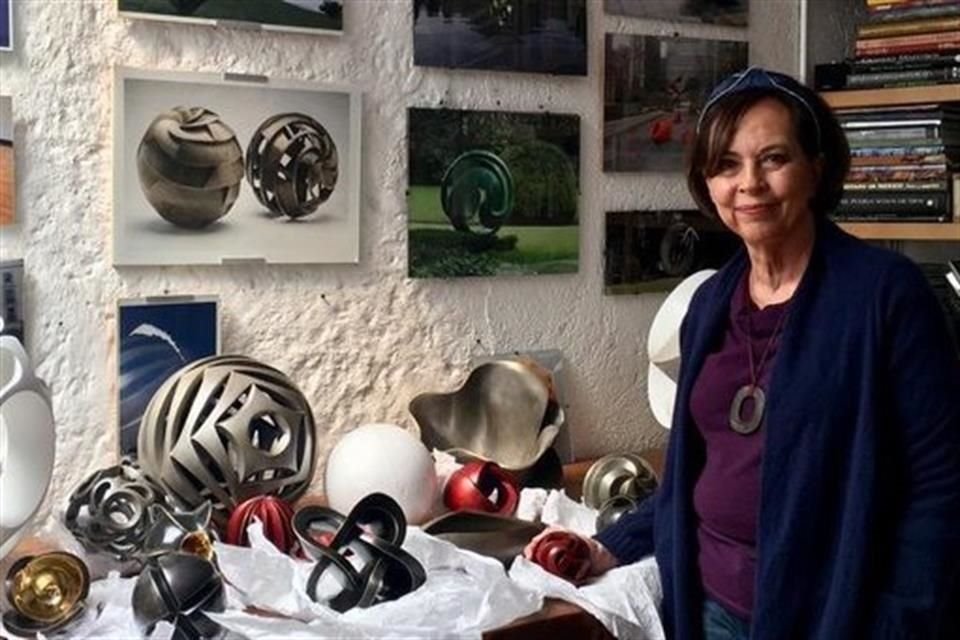 A lo largo de su carrera, Domenge tuvo más de 50 exposiciones individuales y 165 colectivas, así como reconocimientos en otros países.