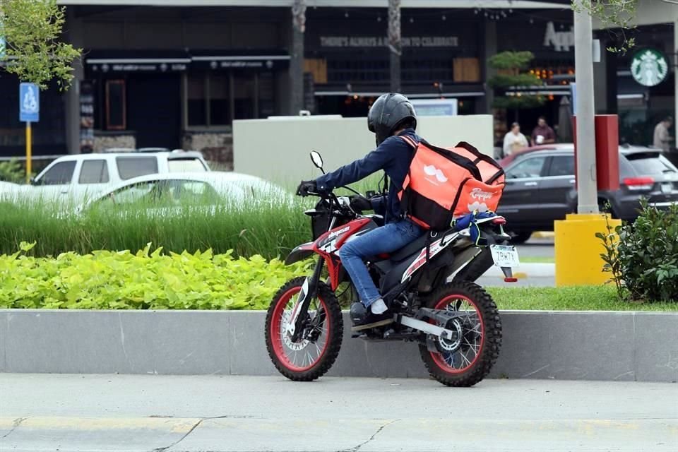 Las autoridades estatales no tienen un registro específico de motocicletas usadas por apps de reparto.