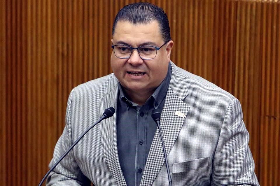 Ramiro González, Diputado local de Morena que ordenó la compra de cobijas.