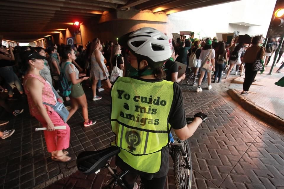 Varias mujeres realizaron el recorrido a bordo de bicicletas.
