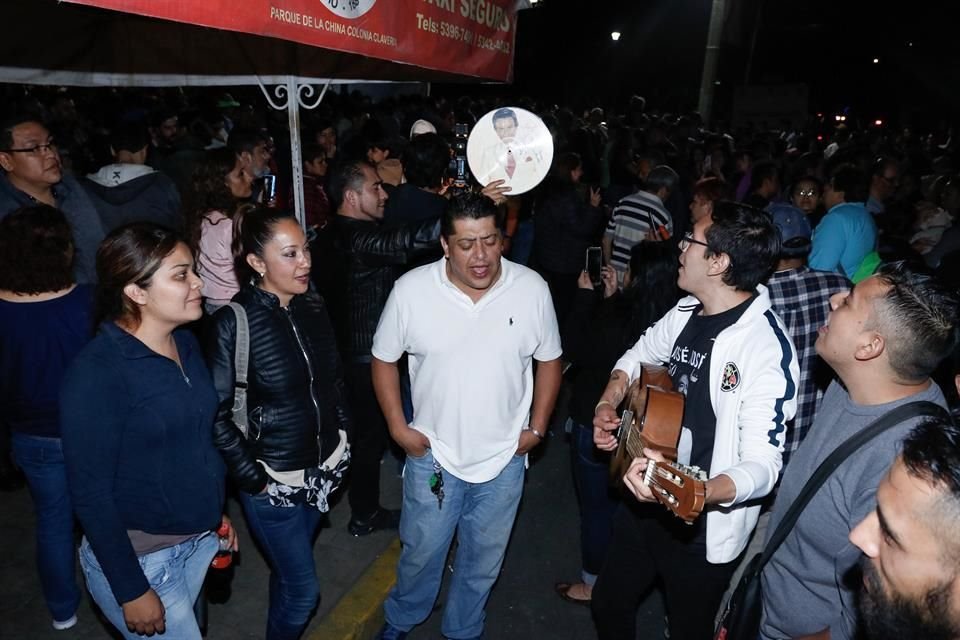 Gente de Clavería, Azcapotzalco, en la CDMX, que trató con José José en sus inicios, recalcó el trato amable que siempre tuvo con otros.