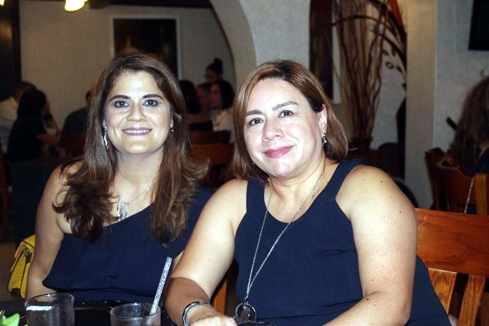 Rosalinda Moya y Alicia Flores