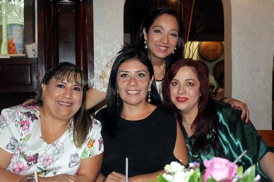 Arriba: Katya Pérez Abajo: Lucy Vizcaya, Mariela Márquez y Laura Martínez