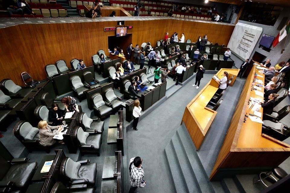Facturas a las que EL NORTE tuvo acceso vía transparencia exhiben que en ese mes las bancada del PAN, PRI, PES y Nueva Alianza, que en conjunto sumaban 25 Diputados, gastaron 510 mil 480 pesos con cargo al bono.