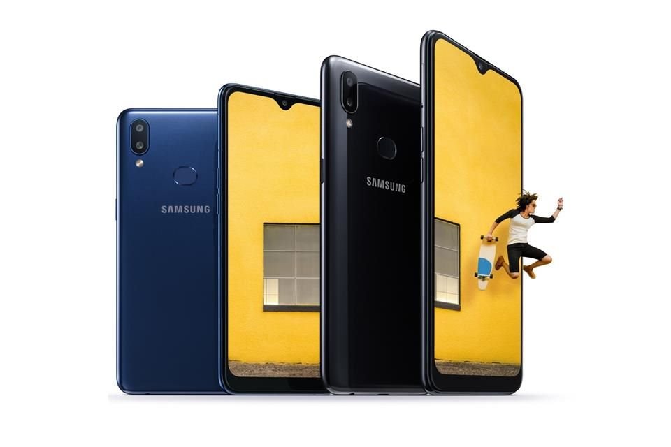 El Galaxy A10s tiene una pantalla de 6.2 pulgadas y definición HD+, con una muesca en forma de 'V' que aloja una cámara frontal de 8 MP.