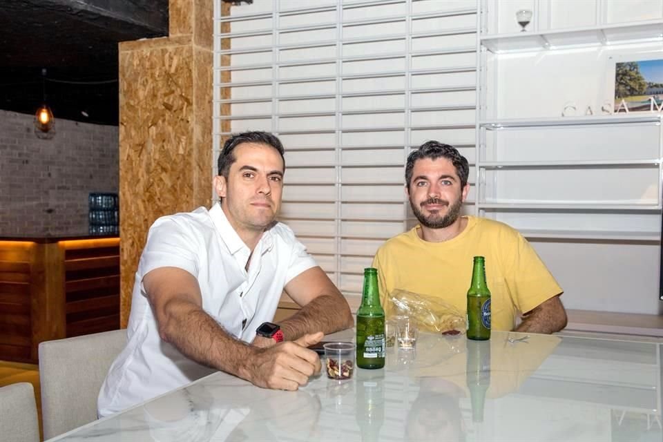 Fernando Espinoza y Tury Ramirez