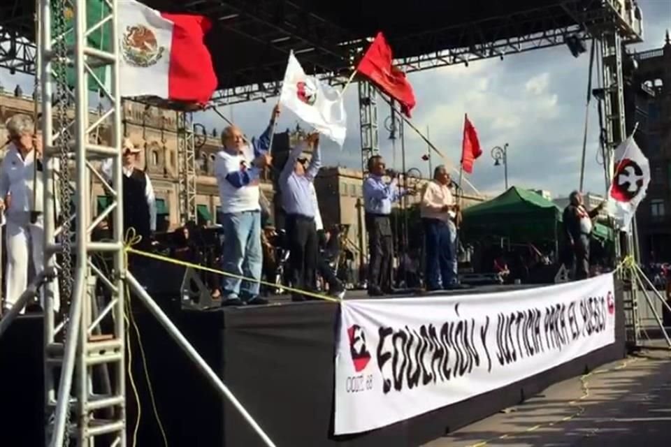 En la plancha del Zócalo se montó un templete, desde donde se hizo un llamado a la paz y a que se retieren quienes hacen actos violentos.