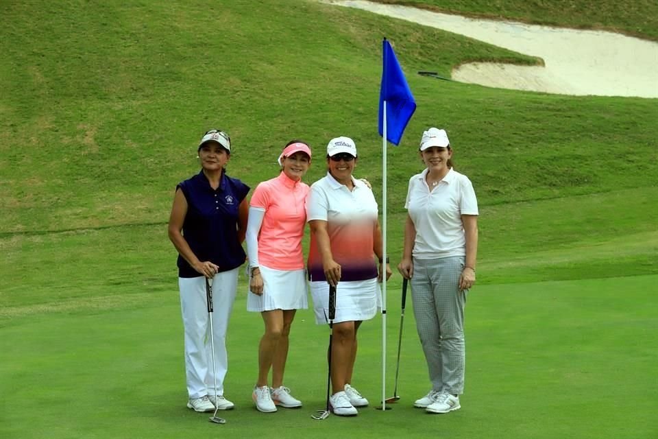 Mary Woo de Martínez, Josefina Escamilla de López, Marcela González y Cecy de la Garza