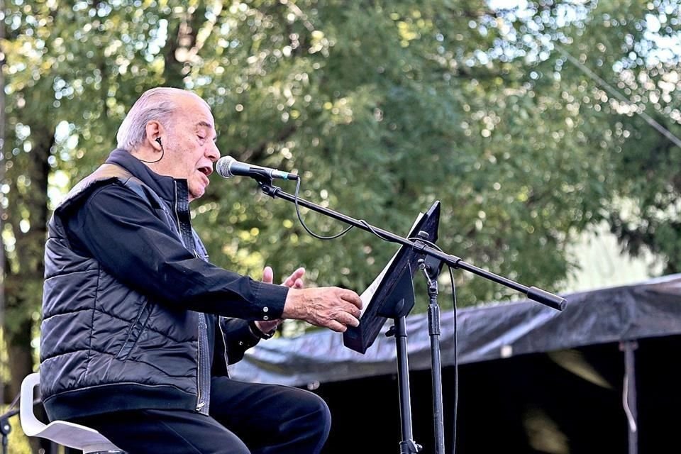 Óscar Chávez ofreció un concierto en el helipuerto.