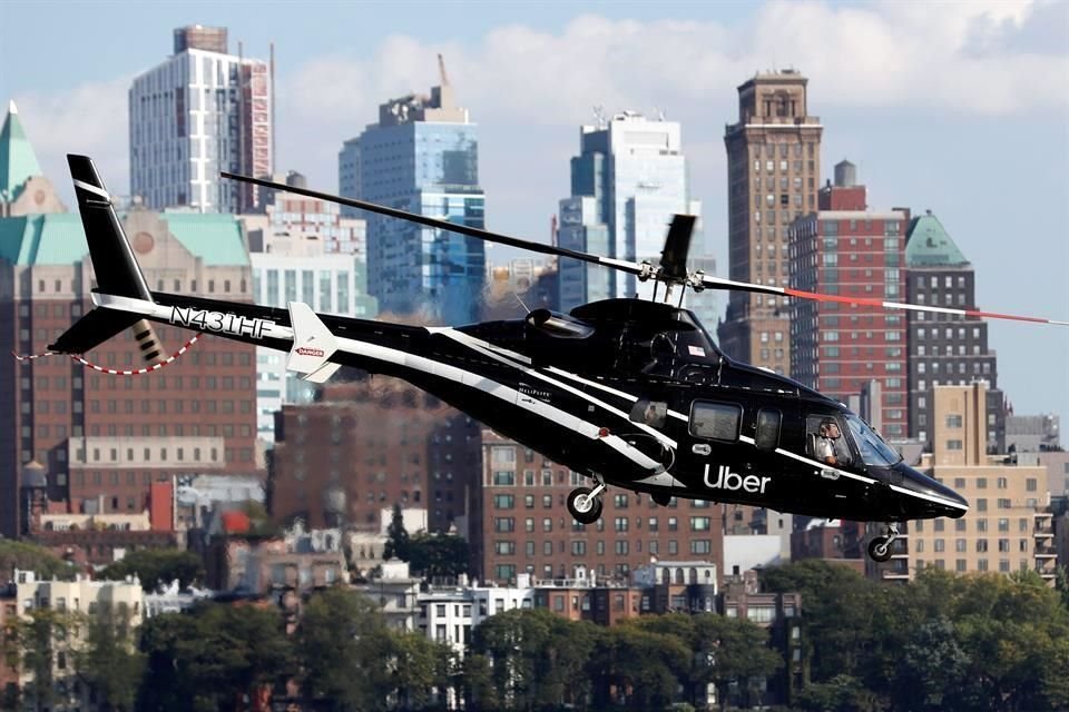 Helicóptero operado por Uber Copter, nuevo servicio ofrecido al aeropuerto JFK en Nueva York.