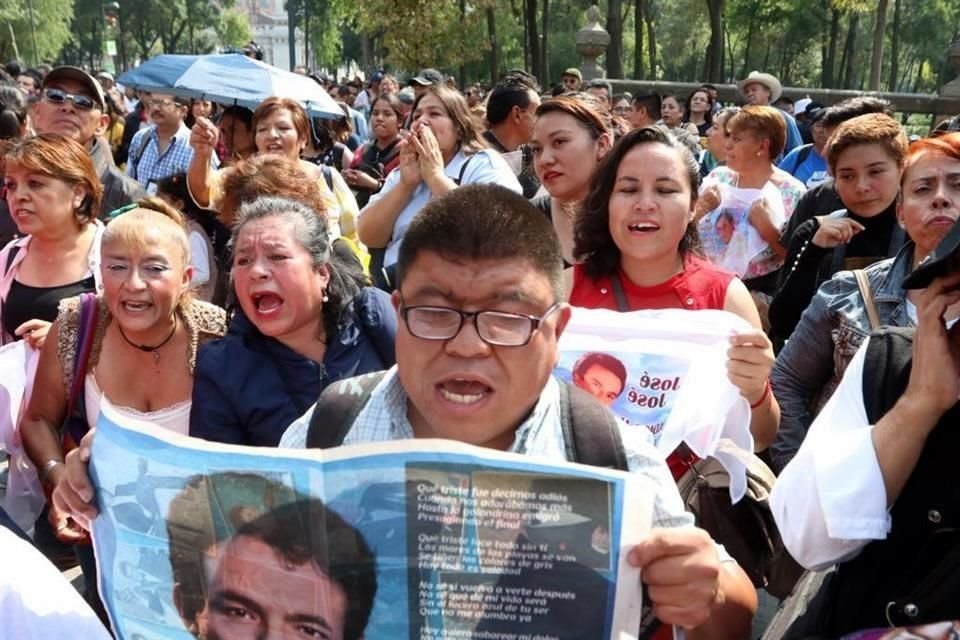 Unas 4 mil personas participan esta tarde en el karaoke convocado por la Secretaría de Cultura para recordar al Príncipe de la Canción, José José