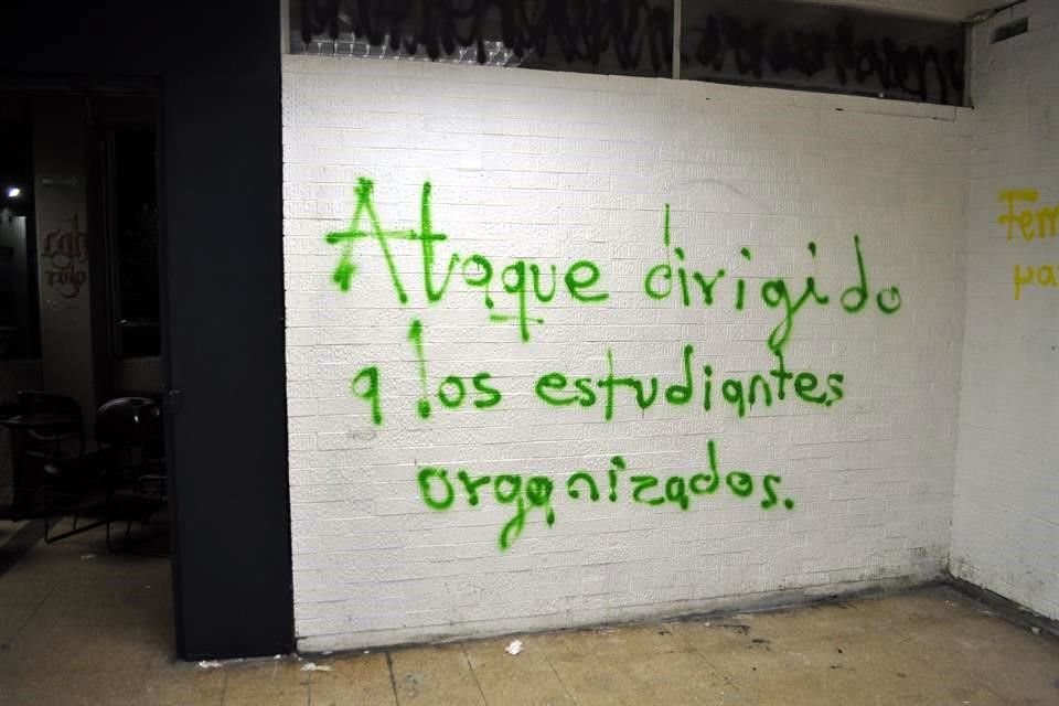 La FES Acatlán difundió las fotografías de los daños a sus instalaciones.