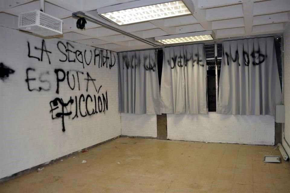 La FES Acatlán difundió las fotografías de los daños a sus instalaciones.