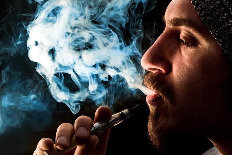 En Estados Unidos vinculan 19 muertes con el uso de cigarro electrónico.