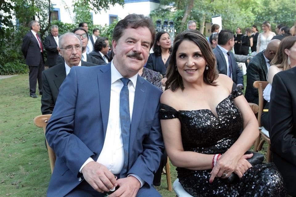 Mario González y Betty Pérez de González