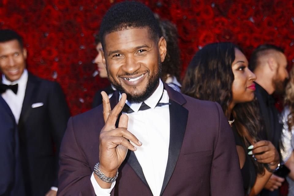 El cantante Usher estuvo en el evento.