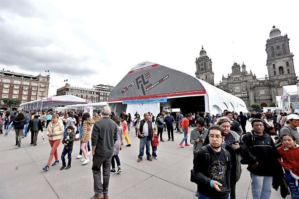 Cerca de un millón de visitantes acudieron a la 18 edición de la Feria Internacional del Libro (FIL) del Zócalo el año pasado.