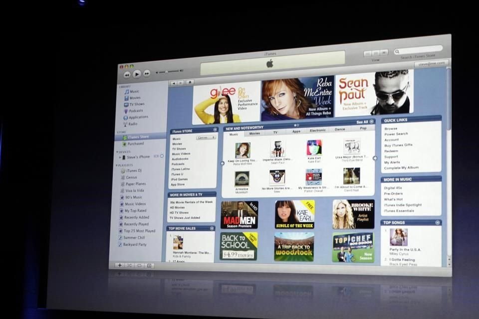 Apple lanzó la tienda de música iTunes en 2003, dos años después del debut del iPod.