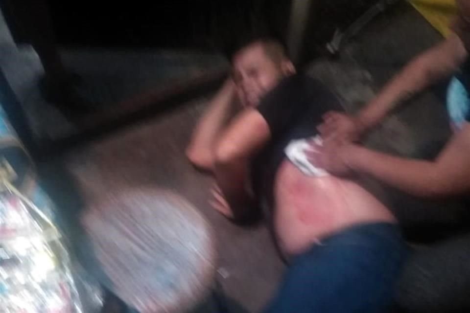 Durante un asalto, un hombre recibió un balazo cuando estaba en un puesto de comida en la Colonia Presidentes del México