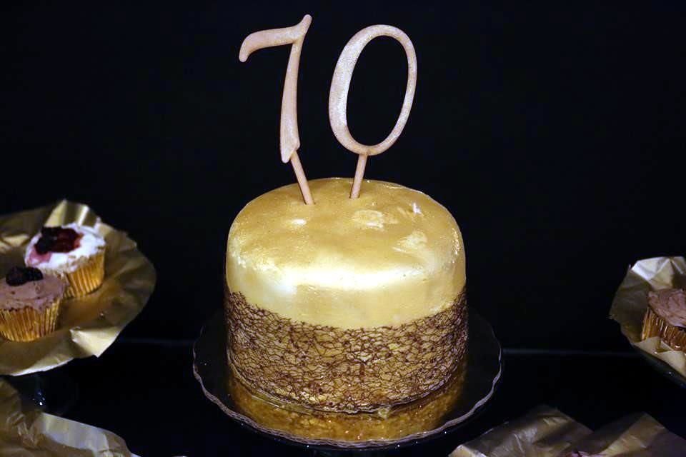 Como en toda celebración no pudo faltar el pastel emblemático.