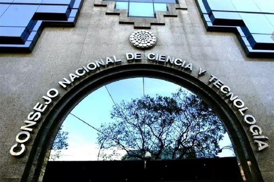 'Este año, Conacyt ha destinado 2 mil 253 millones de pesos a ciencia básica', aseveró López Obrador.
