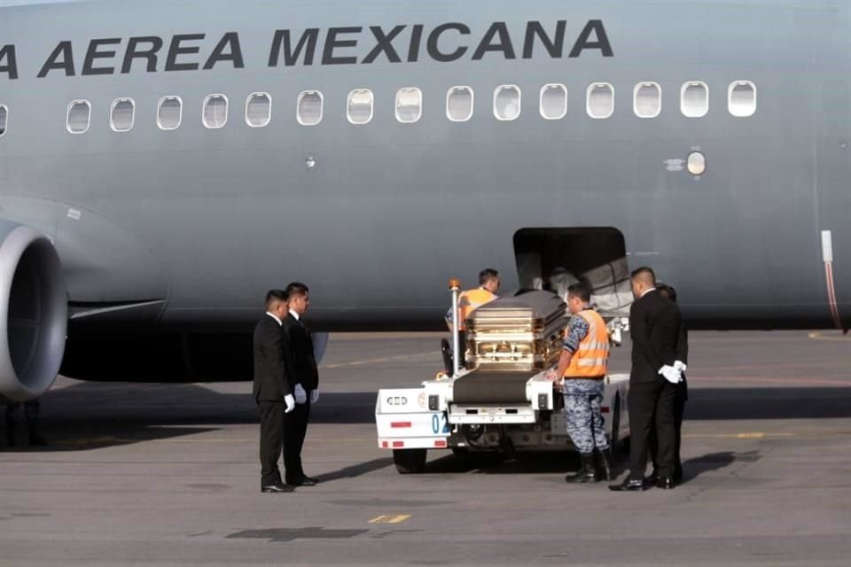 Las cenizas de José José llegaron a la CDMX.