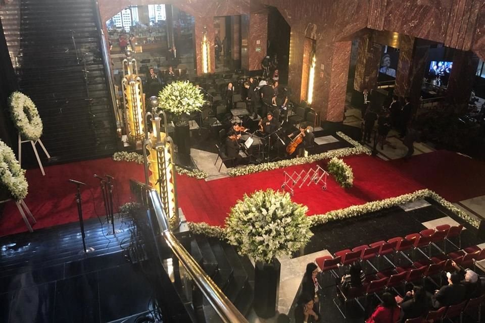 Se tenía previsto que la ceremonia en Bellas Artes terminará a las 13:00 horas.