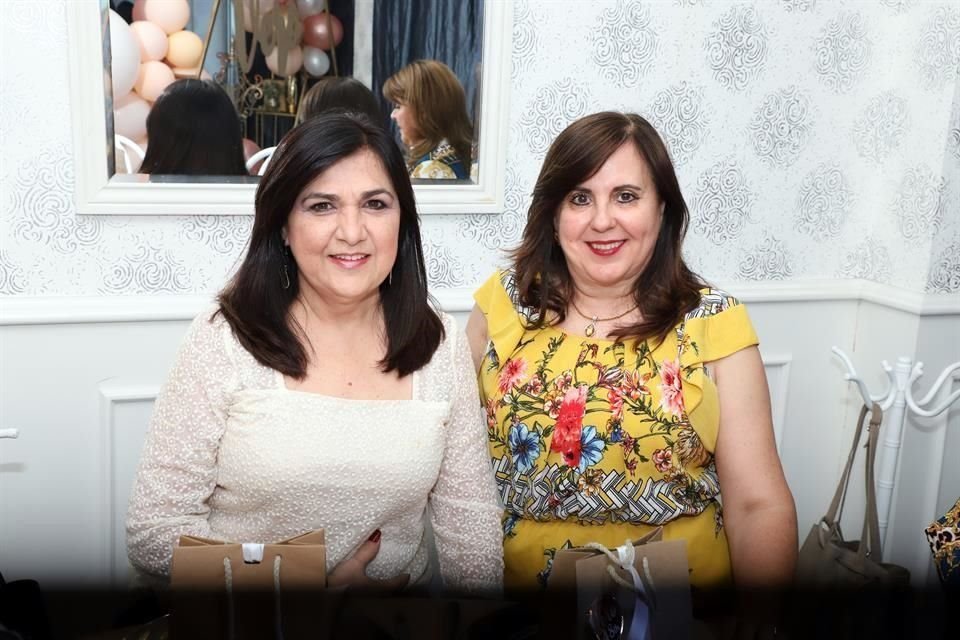 Maru Gutiérrez de García y Lydia Tamez de González
