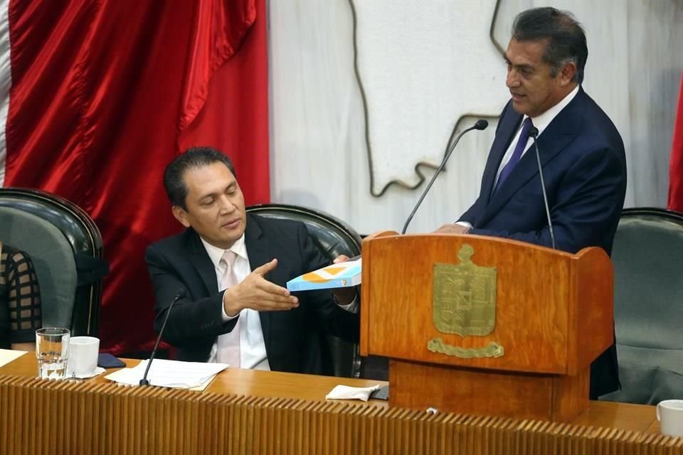 Dentro del tema de Desarrollo Sustentable, Rodríguez mencionó que la próxima semana se licitará ya la construcción del Periférico de Allende a Juárez.