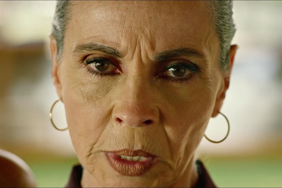 La madre del novio es interpretada por Macaria.