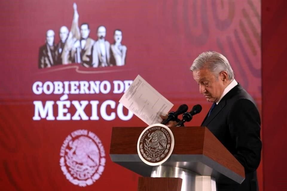 El Presidente leyó en conferencia una solicitud de información sobre estudios médicos y psiquiátricos sobre su persona.