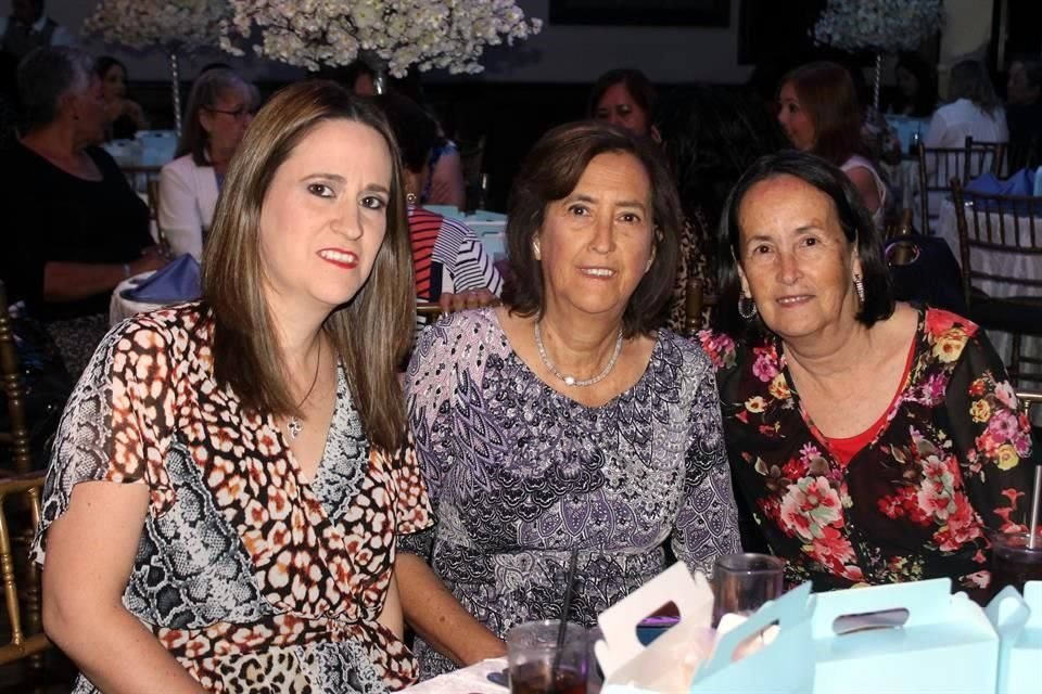 Nancy Treviño, Laura Flores de Treviño y Ana María Flores
