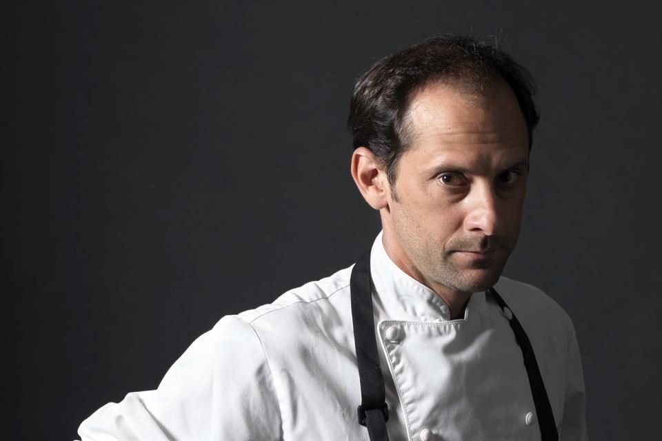 El cocinero Pedro Miguel Schiaffino, pionero de la nueva cocina peruana, recibe el premio a la trayectoria.