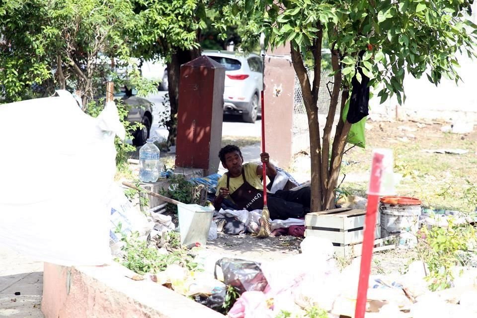 El baldío se ubica en Tulancingo y Moisés Sáenz donde vagabundos se han 'adueñado' del espacio.