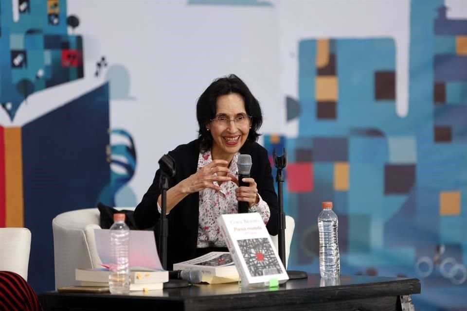 Presentación de libro: Poesía reunida, de Coral Bracho. Participan: Ana Franco y la autora.