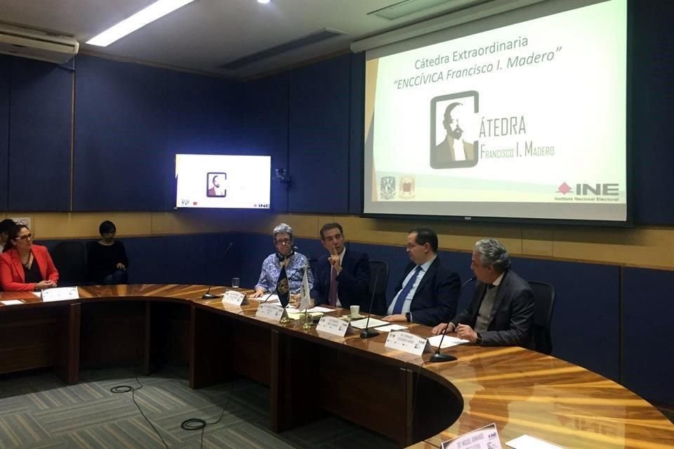 El consejero acudió a la UNAM para instalar la Cátedra Internacional ENCCÍVICA.