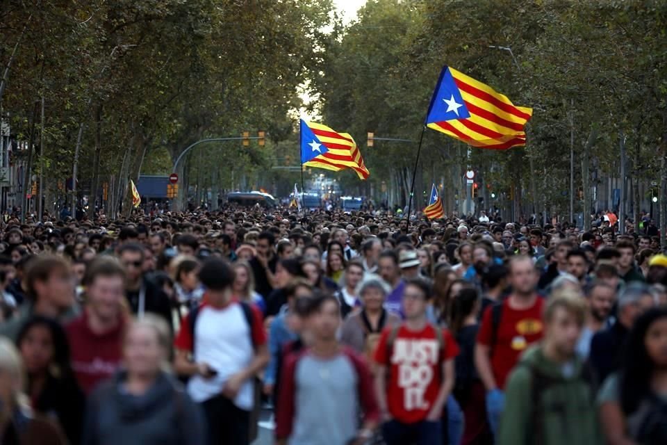 Manifestantes marcharon un día después de conocerse la sentencia del Tribunal.