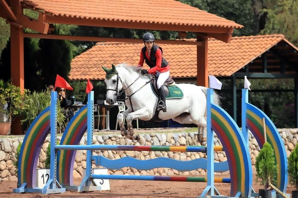 Isabella García montando a 'Cascabel LS'