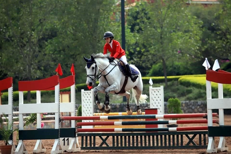Raquel Garza montando a 'Erano'