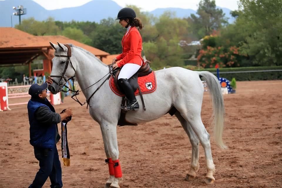 JINETES DEBUTANTES 2do. Lugar Rebeca Villarreal