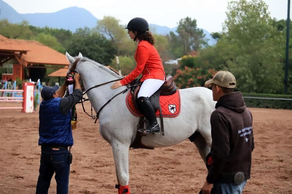 JINETES DEBUTANTES 2do. Lugar Rebeca Villarreal
