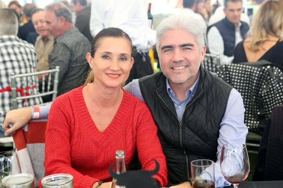 Mirna Rubio de Ponguta y Roberto Ponguta