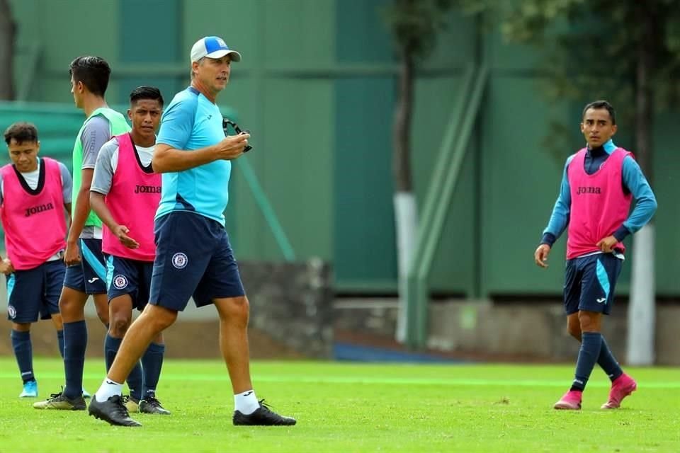 El estratega celeste pidió que se apoye al directivo jarocho.
