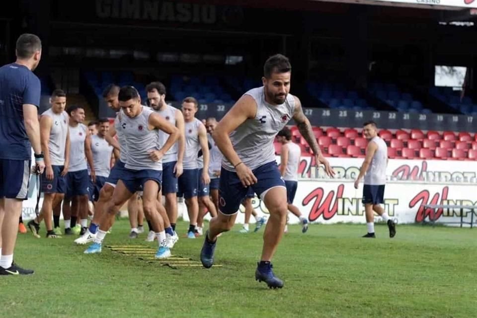 Raúl Arias espera que los jugadores jarochos decidan salir a la cancha y enfrentar a Tigres.