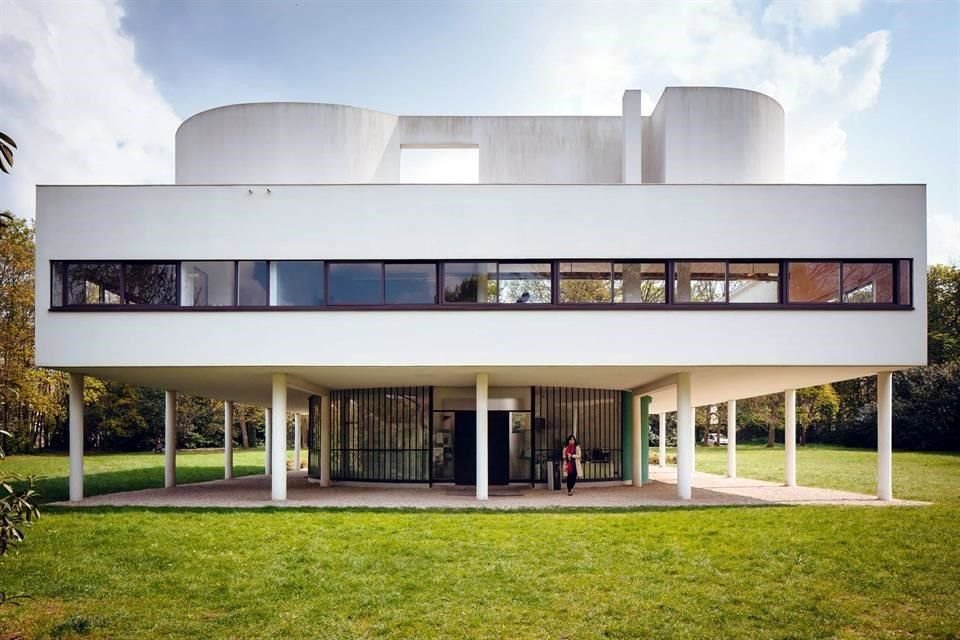El proyecto Ville Savoye, ubicado en París, se terminó de construir en 1929 y tiene un diseño que celebra la era de las nuevas máquinas.