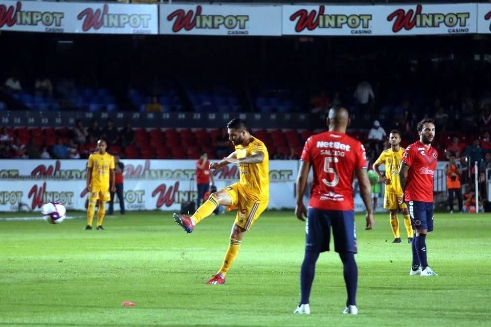 Gignac metió el segundo gol cuando el Veracruz seguía inmóvil en la cancha.