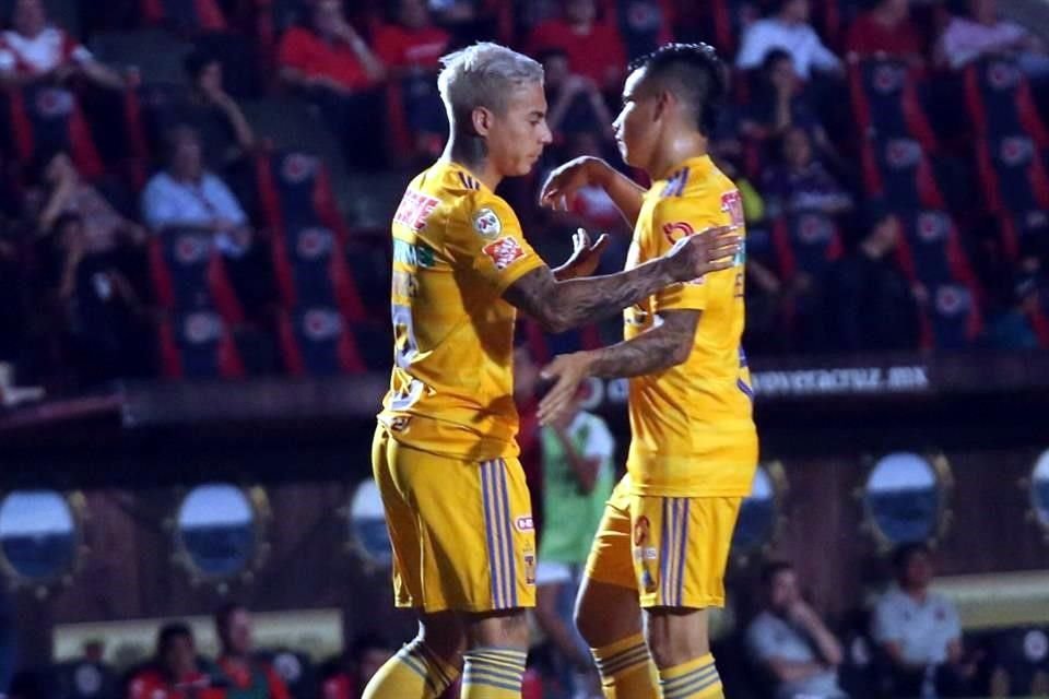 Eduardo Vargas marcó dos goles. El primero cuando los rivales no se movían en la cancha.
