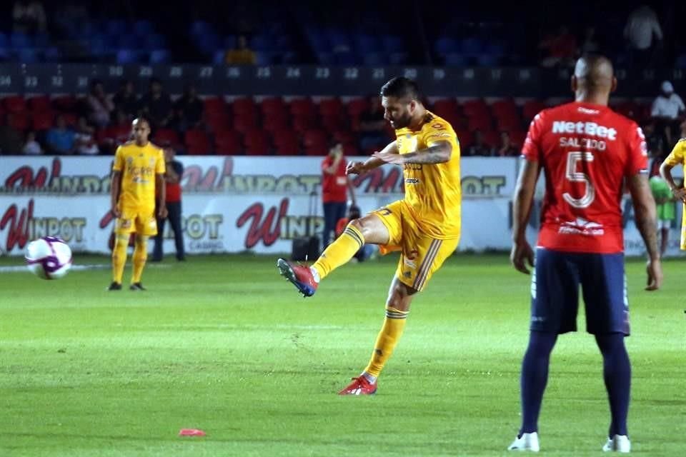 Gignac anotó el segundo, también ante un rival estático.