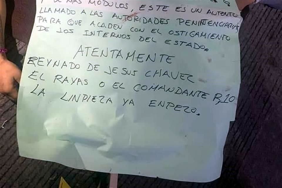 El cuerpo estaba sobre un cobertor y solo tenía ropa interior, además tenía tatuajes en ambos brazos.