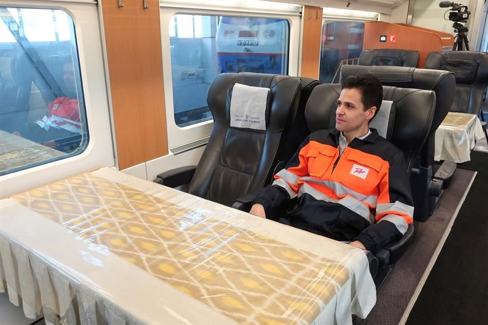 Interior de uno de los trenes en el centro de Mantenimiento de Talgo en Tashkent.
